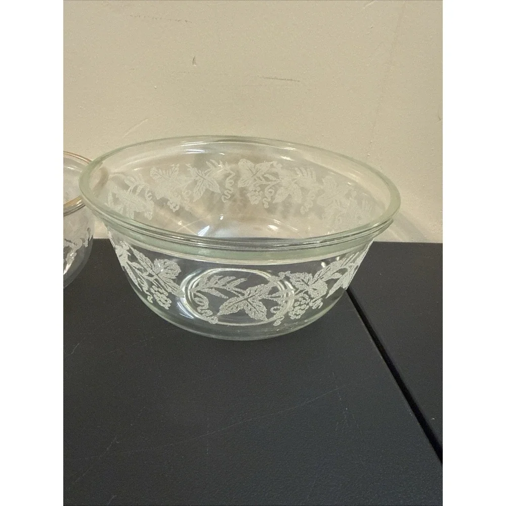 BARTLETT COLLINS Nesting Mixing Bowls  Grape Leaf Embossing (Set of 3) Vintage